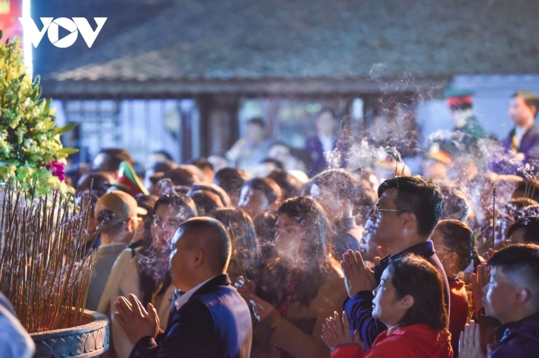 An incense offering ceremony to the Tran Kings takes place at Thien Truong temple.