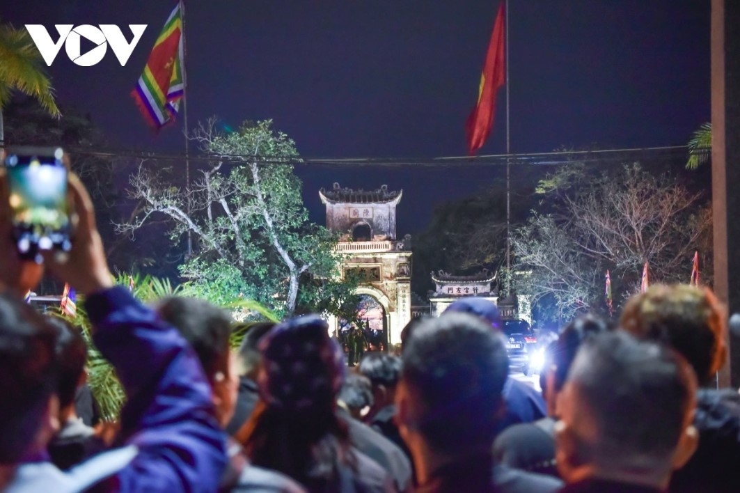 Despite enduring a cold spell, hordes of people and tourists gather together outside of Tran temple.