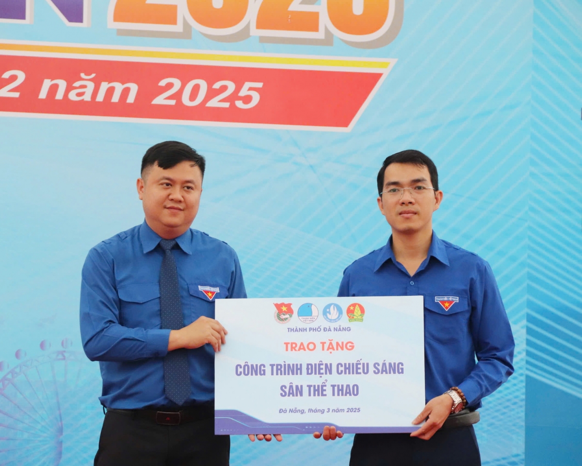 Thành Đoàn Đà Nẵng trao tặng các công trình thanh niên