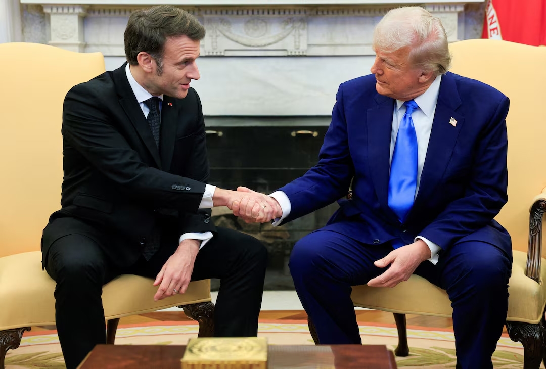 Tổng thống Pháp Emmanuel Macron gặp Tổng thống Mỹ Donald Trump tại Nhà Trắng ngày 24/2/2025. Ảnh: Reuters