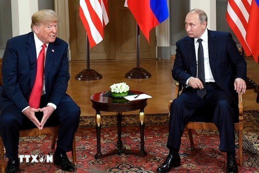 Tổng thống Nga Vladimir Putin (phải) và Tổng thống Mỹ Donald Trump tại cuộc gặp ở Helsinki (Phần Lan) hồi tháng 7/2018 - Ảnh: THX/TTXVN