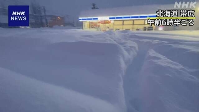 Tuyết rơi dày kỷ lục tại Hokkaido. Ảnh: NHK