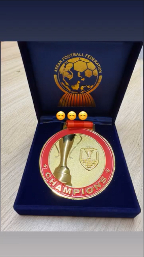Tiến Linh khoe hình ảnh huy chương mới được nhận từ BTC ASEAN Cup 2024. 