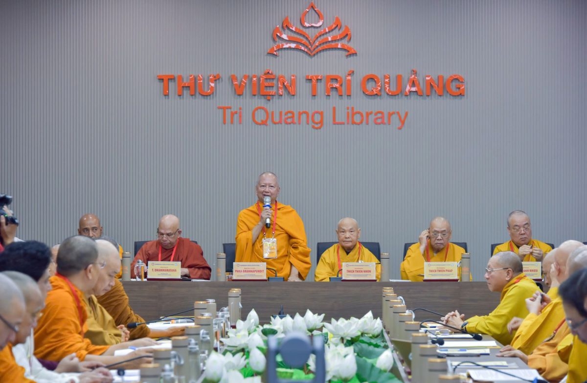 Hòa thượng GS.TS Phra Brahmapundit, Chủ tịch ICDV  phát bểu tại phiên họp (ảnh: BTC)