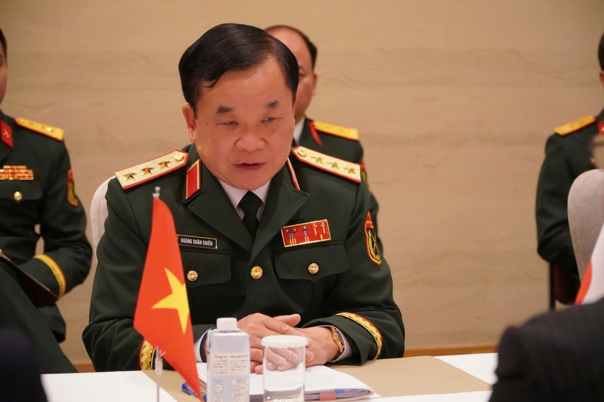 Thượng tướng Hoàng Xuân Chiến, Ủy viên Trung ương Đảng, Ủy viên Thường vụ Quân ủy Trung ương, Thứ trưởng Bộ Quốc phòng Việt Nam phát biểu tại Đối thoại