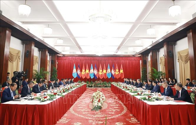Cuộc gặp cấp cao giữa Bộ Chính trị Đảng Cộng sản Việt Nam và Ban Thường vụ Đảng Nhân dân Campuchia. Ảnh: TTXVN
