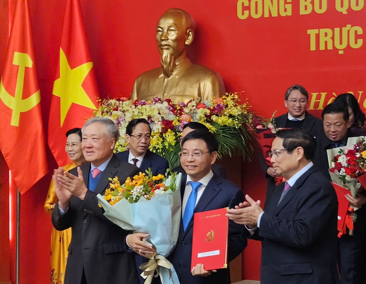 Thủ tướng Phạm Minh Chính trao quyết định thành lập cho  Đảng bộ Tài chính.