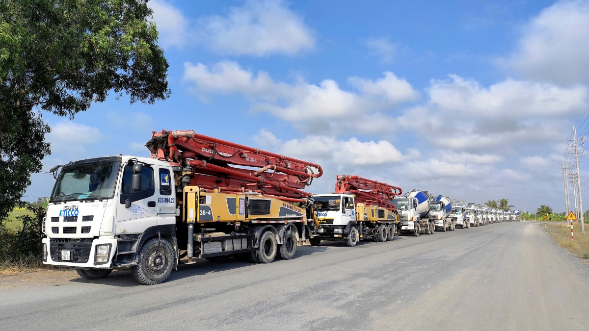 Khai trương đầu năm sôi nổi, khí thế tin chắc các doanh nghiệp ở Tiền Giang năm nay sẽ đạt kết quả cao trong sản xuất, kinh doanh