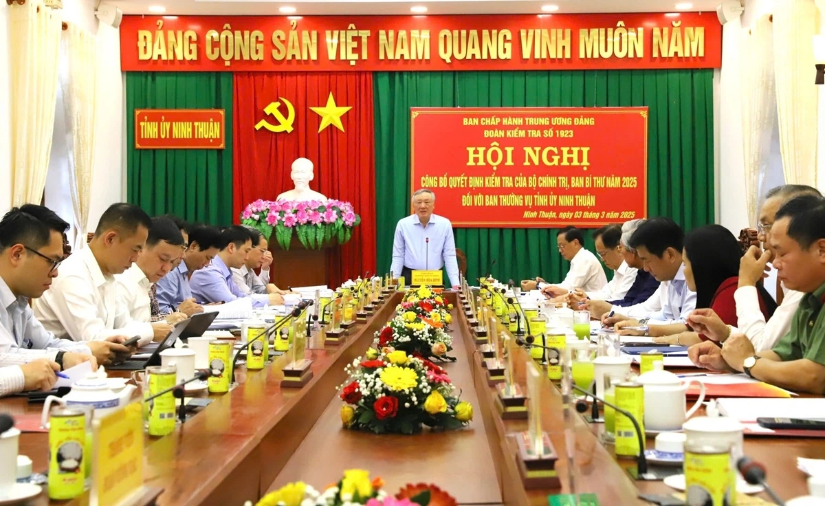 Toàn cảnh buổi làm việc. Ảnh: N.Tr