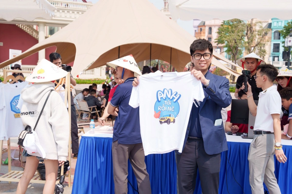 Bên cạnh dàn xe tham dự cuộc thi, sự kiện còn có nhiều hoạt động bên lề khác như talkshow với các KOL ngành xe, thi decor xe, minigame xếp đồ, tô màu… cũng như đường lái thử VF 3 và khu vực gian hàng của các xưởng độ.