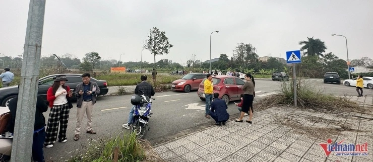 Dòng người đổ về TP Việt Trì (Phú Thọ) hỏi mua đất khiến thị trường bất động sản nóng trở lại sau nhiều năm "đóng băng". Ảnh: Vietnamnet