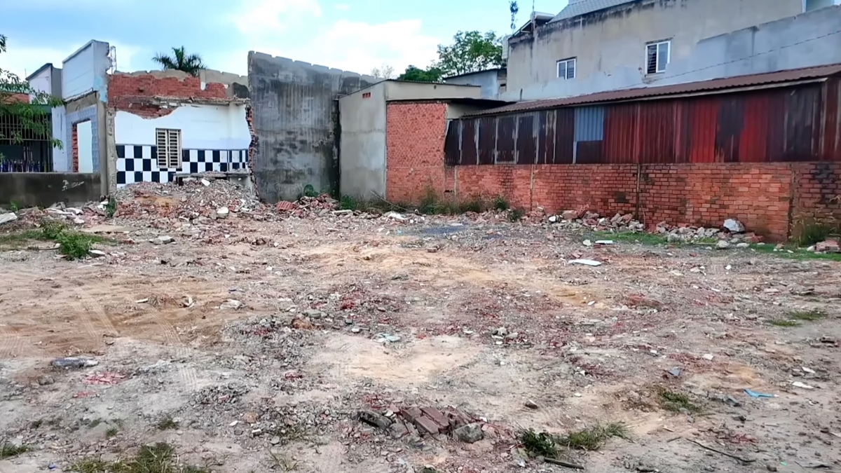 Nhiều hộ dân tự nguyện tháo dỡ, di dời để giao mặt bằng