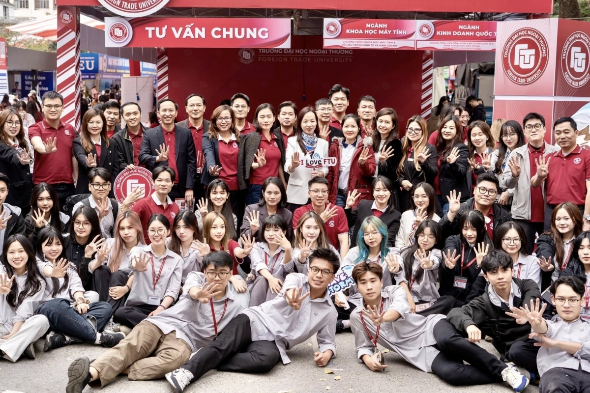 Trường ĐH Ngoại Thương tại ngày hội tư vấn tuyển sinh 2025