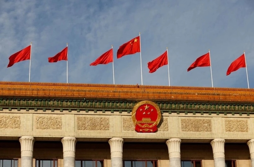 Quốc kỳ Trung Quốc bay trên Đại lễ đường Nhân dân ở thủ đô Bắc Kinh (Trung Quốc). Ảnh: Reuters