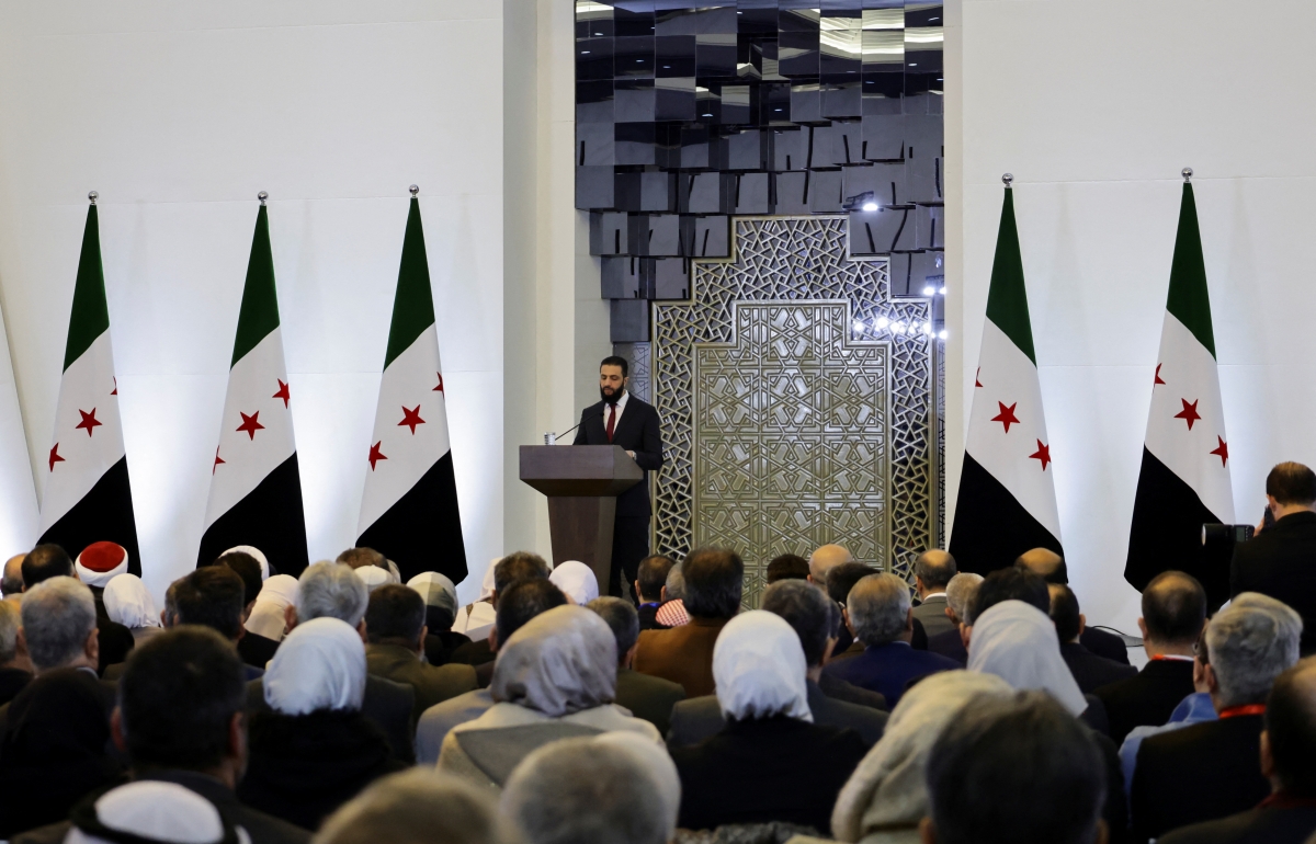 Tổng thống lâm thời Syria Ahmad al-Sharaa phát biểu tại phiên đối thoại quốc gia ngày 25/2/2025. Ảnh: Reuters