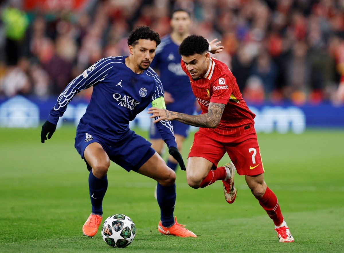 Liverpool đang tạo ra sức ép lớn lên phần sân PSG (Ảnh: Reuters).