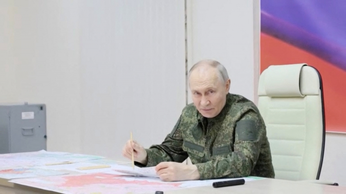 Tổng thống Nga Vladimir Putin thăm Kursk. Ảnh: Reuters