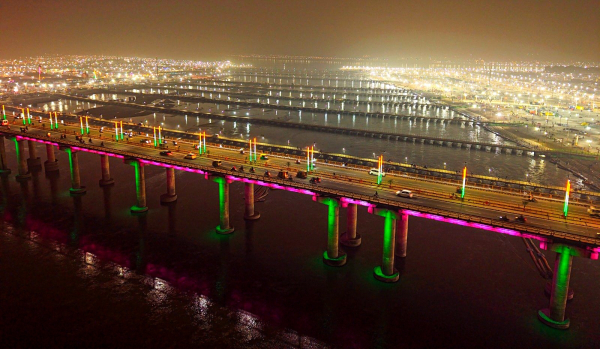 Để chuẩn bị cho lễ hội Maha Kumbh Mela diễn ra suôn sẻ, Chính phủ Ấn Độ và bang Uttar Pradesh đã dành ra khoản ngân sách tương đương 1,5 tỷ USD, riêng đầu tư cho các công trình hạ tầng là 862 triệu USD (ANI)