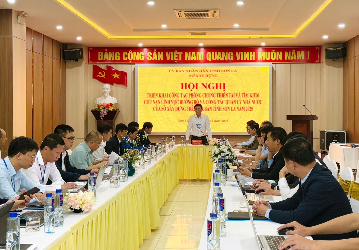 Giám đốc Sở Xây dựng tỉnh Sơn La Đào Tài Tuệ chủ trì hội nghị.