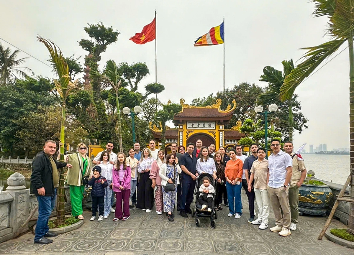 Đoàn khách Iran tham quan Hà Nội ngày 29/3. Ảnh: Thủy Mai