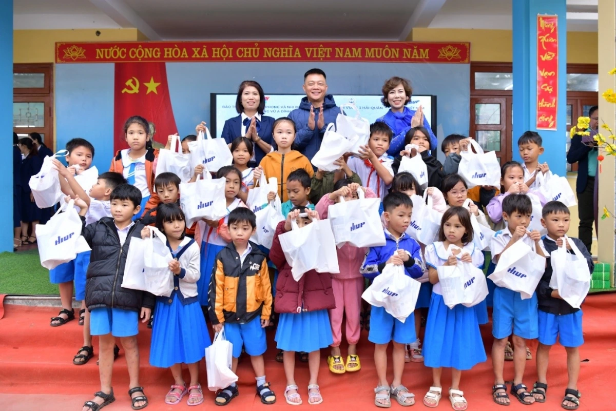 HIUP cùng chương trình Tết ngoài hải đảo