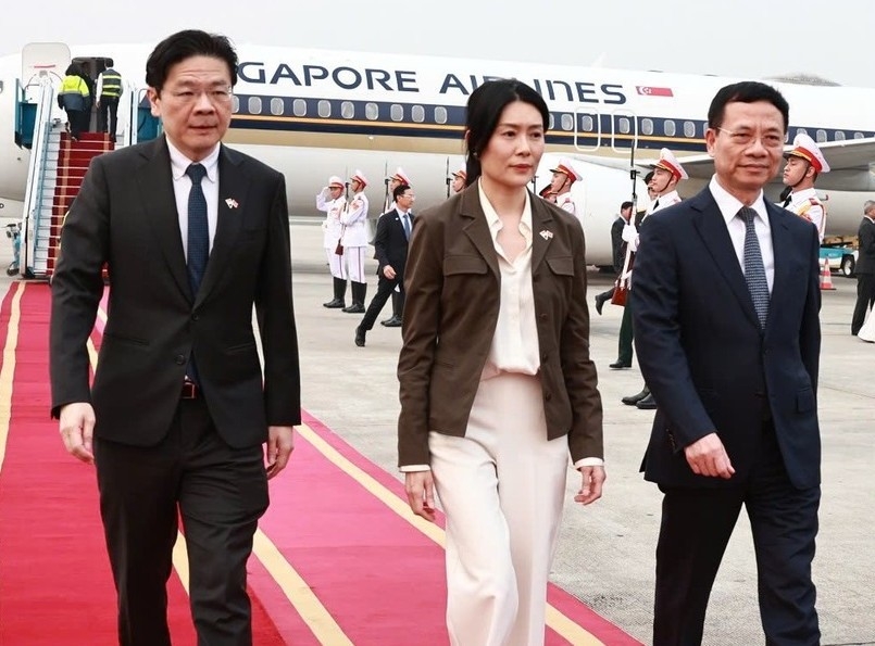 Lễ đón Thủ tướng Singapore Lawrence Wong và Phu nhân tại sân bay Quốc tế Nội Bài (Hà Nội).