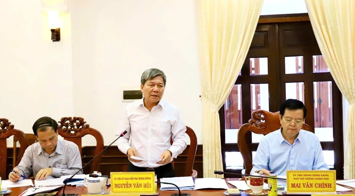 Ủy viên Ủy ban Kiểm tra Trung ương Nguyễn Văn Hội phát biểu tại buổi làm việc. Ảnh: N.Tr 