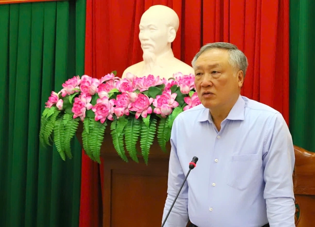 Ủy viên Bộ Chính trị, Bí thư Trung ương Đảng, Phó Thủ tướng Thường trực Chính phủ Nguyễn Hòa Bình phát biểu tại buổi làm việc. Ảnh: N.Tr 