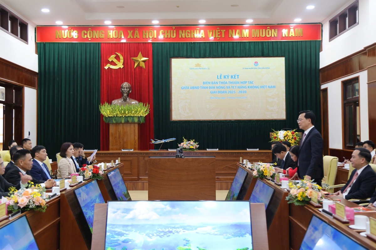  Vietnam Airlines và UBND tỉnh Đắk Nông vừa ký kết thỏa thuận hợp tác toàn diện giai đoạn 2025 – 2030, nhằm thúc đẩy các hoạt động quảng bá, xúc tiến đầu tư, thương mại, du lịch và hàng không.