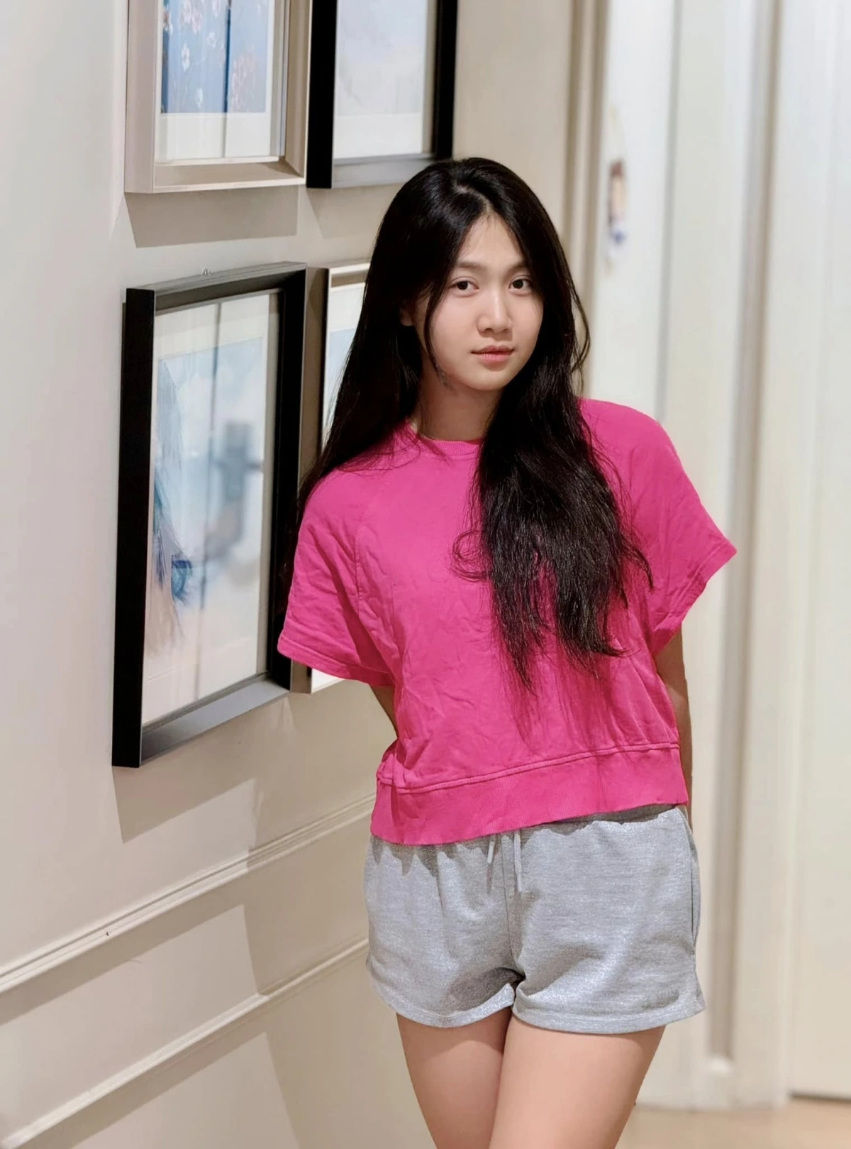 Mạnh Trường chia sẻ anh cho con gái học đàn piano từ nhỏ. Bé Chíp cũng luôn tỏ ra thích thú với nhảy múa, thường xuyên học theo các video trên mạng xã hội và tham gia hoạt động ở trường. Bên cạnh đó, cô bé có năng khiếu hội họa và diễn xuất, vì thế nam diễn viên và bà xã sẽ để con tự do lựa chọn nghề nghiệp yêu thích.