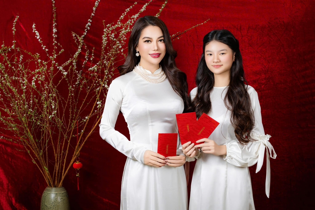 Bảo Tiên, sinh năm 2008, là con gái của diễn viên Trương Ngọc Ánh. Cô bé là con chung của Trương Ngọc Ánh và chồng cũ Trần Bảo Sơn. Bảo Tiên đang theo học tại một trường quốc tế ở TP.HCM. Con gái Trương Ngọc Ánh giỏi chơi thể thao và đàn piano. Bảo Tiên ít hoạt động trên mạng xã hội, thường chỉ lộ diện trong những dịp quan trọng qua hình ảnh chụp cùng mẹ.