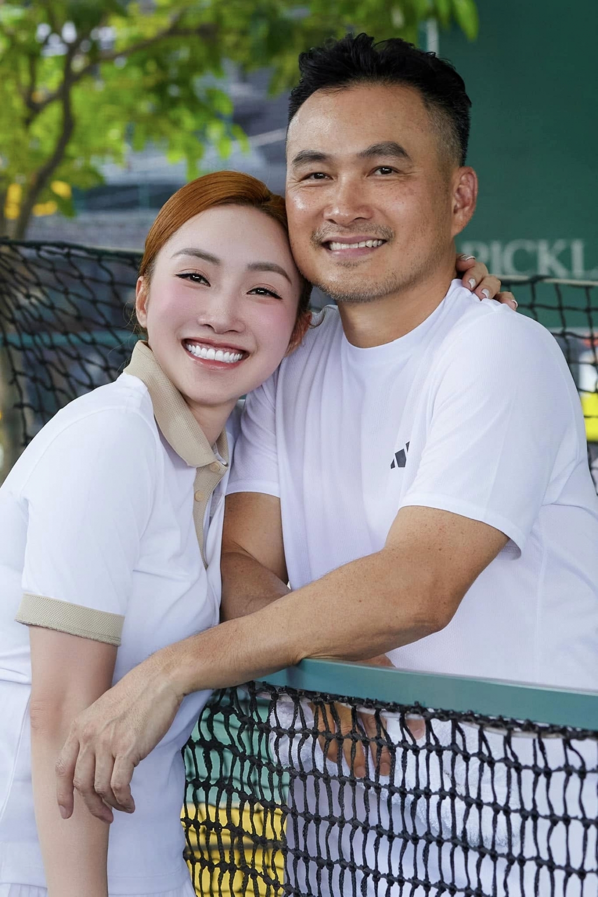 Lý Thùy Chang chia sẻ Chi Bảo là người chồng tâm lý, cưng chiều vợ, thường vào bếp tự tay nấu những món ngon mà vợ thích. Nam diễn viên cũng hay tháp tùng để tiện chăm sóc cô và con trai trong những dịp đi công tác hoặc dự sự kiện. Chính vì thế, hôn nhân của nam diễn viên ngày càng viên mãn. 