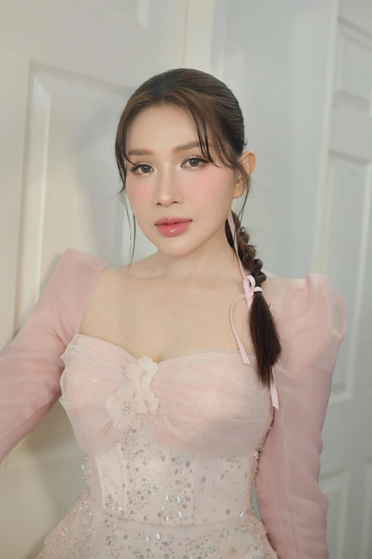 Trong "Quỷ nhập tràng", bên cạnh việc chấp nhận hy sinh nhan sắc cho tạo hình kinh dị trong phim, Khả Như còn lăn xả trong những cảnh quay khó như dầm mưa sinh lầy, uốn người biến dạng thân thể... Một số khán giả để lại bình luận sau khi xem phim: "Khả Như cực kì lăn xả và quyết liệt, khúc hóa quỷ đúng rợn tóc gáy. Giọng điệu đổi xoành xoạch, biến hóa khôn lường"; "Khả Như trong phim này diễn xuất sắc"...