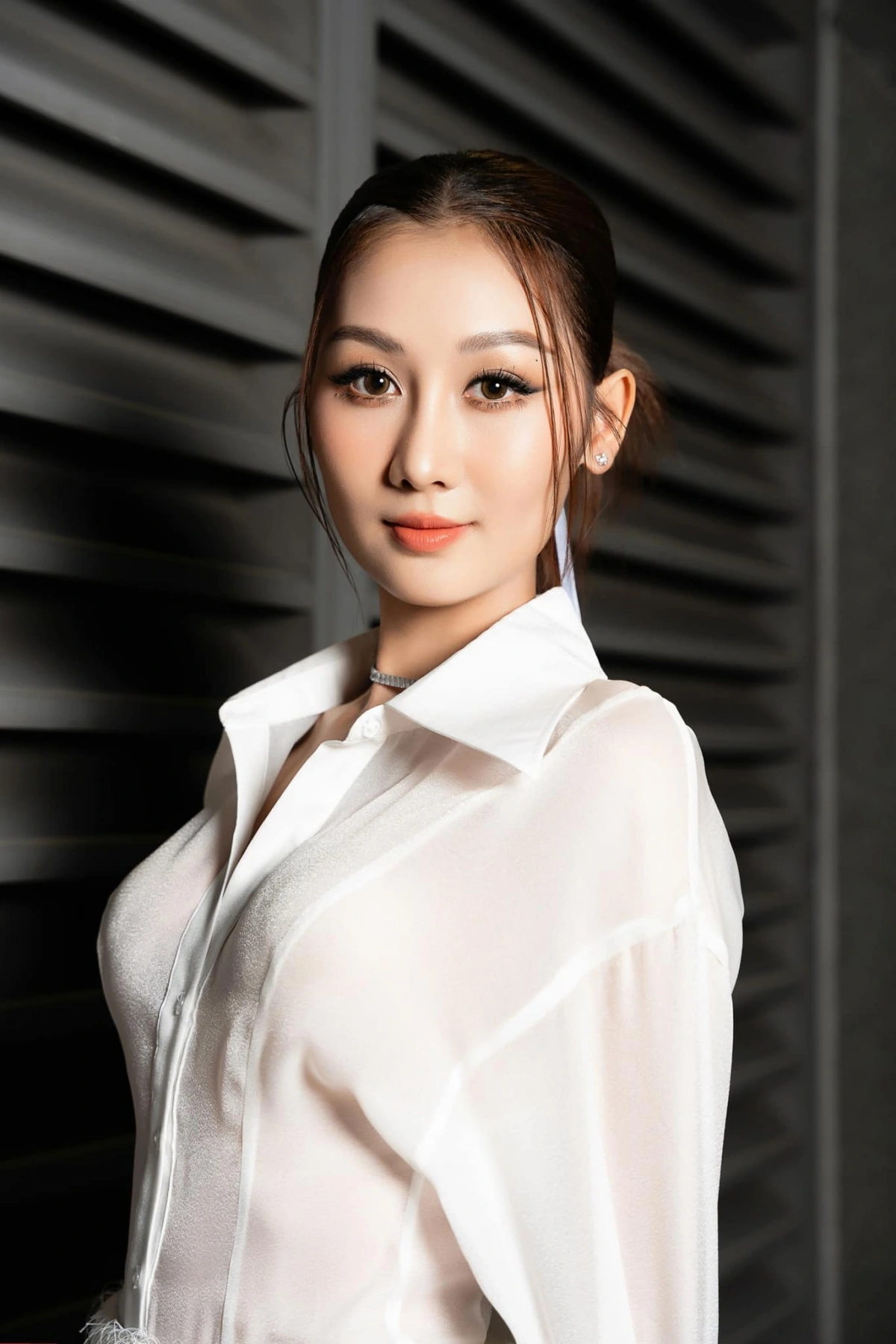 Mới đây, trên trang cá nhân, Hoa hậu Võ Lê Quế Anh chia sẻ đã đăng ký hiến tạng thông qua Trung tâm điều phối ghép tạng Quốc gia. Cô nói muốn bắt đầu tuổi 24 bằng một hành động ý nghĩa. "Tuổi 23 khép lại, để lại nhiều kỷ niệm đáng nhớ và giúp Quế Anh trân trọng hơn những giá trị trong cuộc sống. Vì thế, Quế Anh muốn bắt đầu tuổi 24 theo một cách ý nghĩa hơn. Quế Anh đã quyết định đăng ký hiến tạng – một điều mà mình đã suy nghĩ từ lâu. Nếu một ngày nào đó hành trình này khép lại, nhưng có thể mang đến hy vọng cho ai đó, thì đó sẽ là món quà quý giá nhất mà mình có thể trao đi", Hoa hậu Hòa bình Việt Nam 2024 viết.
