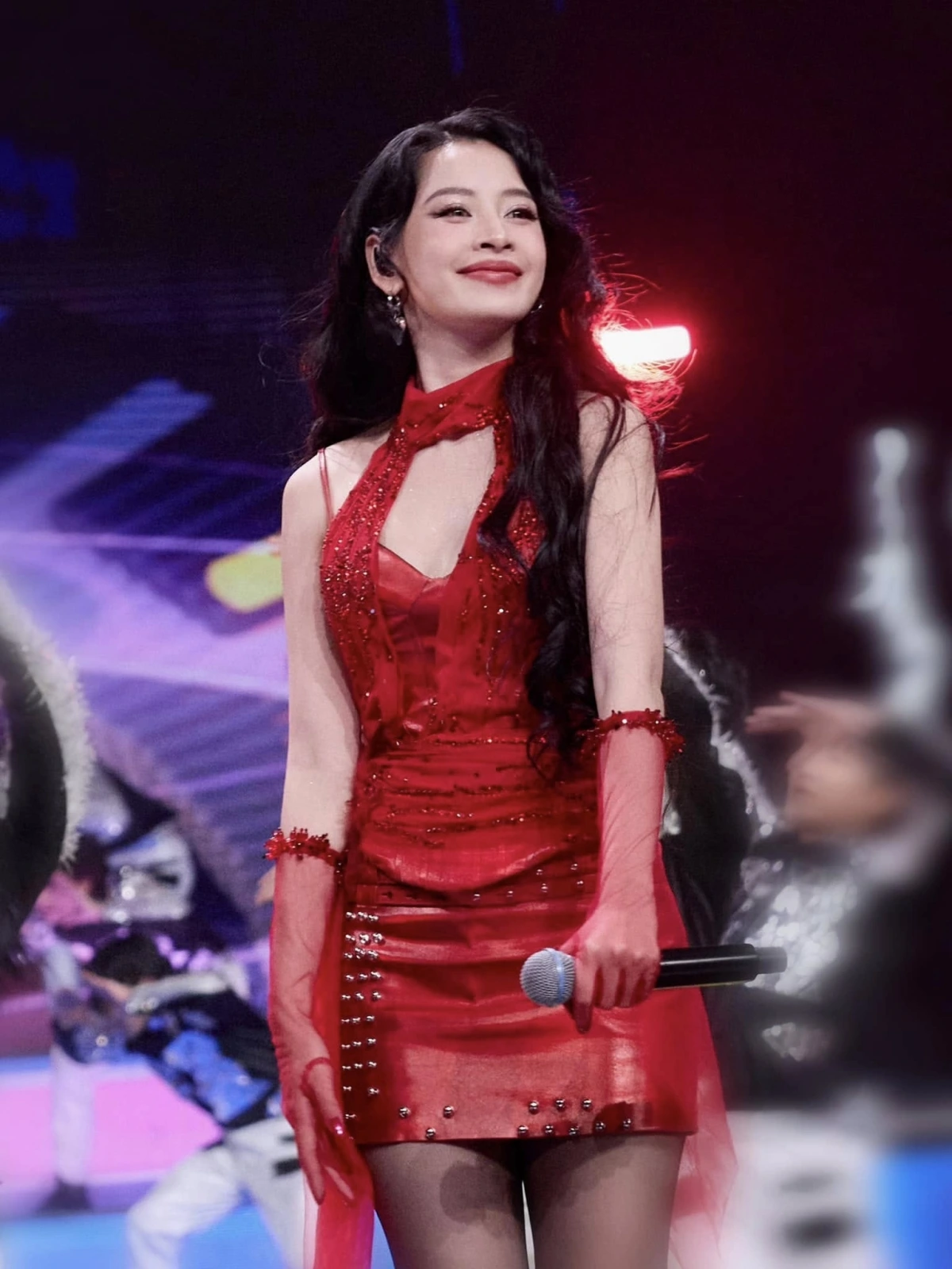 Năm 2017, Chi Pu bất ngờ ra mắt với vai trò ca sĩ và giới thiệu ca khúc "Từ hôm nay (Feel Like Ooh)". Ca khúc này nhanh chóng gây tranh cãi lớn, đặc biệt về khả năng ca hát của Chi Pu. Thời điểm đó, câu nói "Từ hôm nay hãy gọi tôi là ca sĩ" của cô cũng trở thành đề tài bàn luận sôi nổi trên mạng xã hội. 