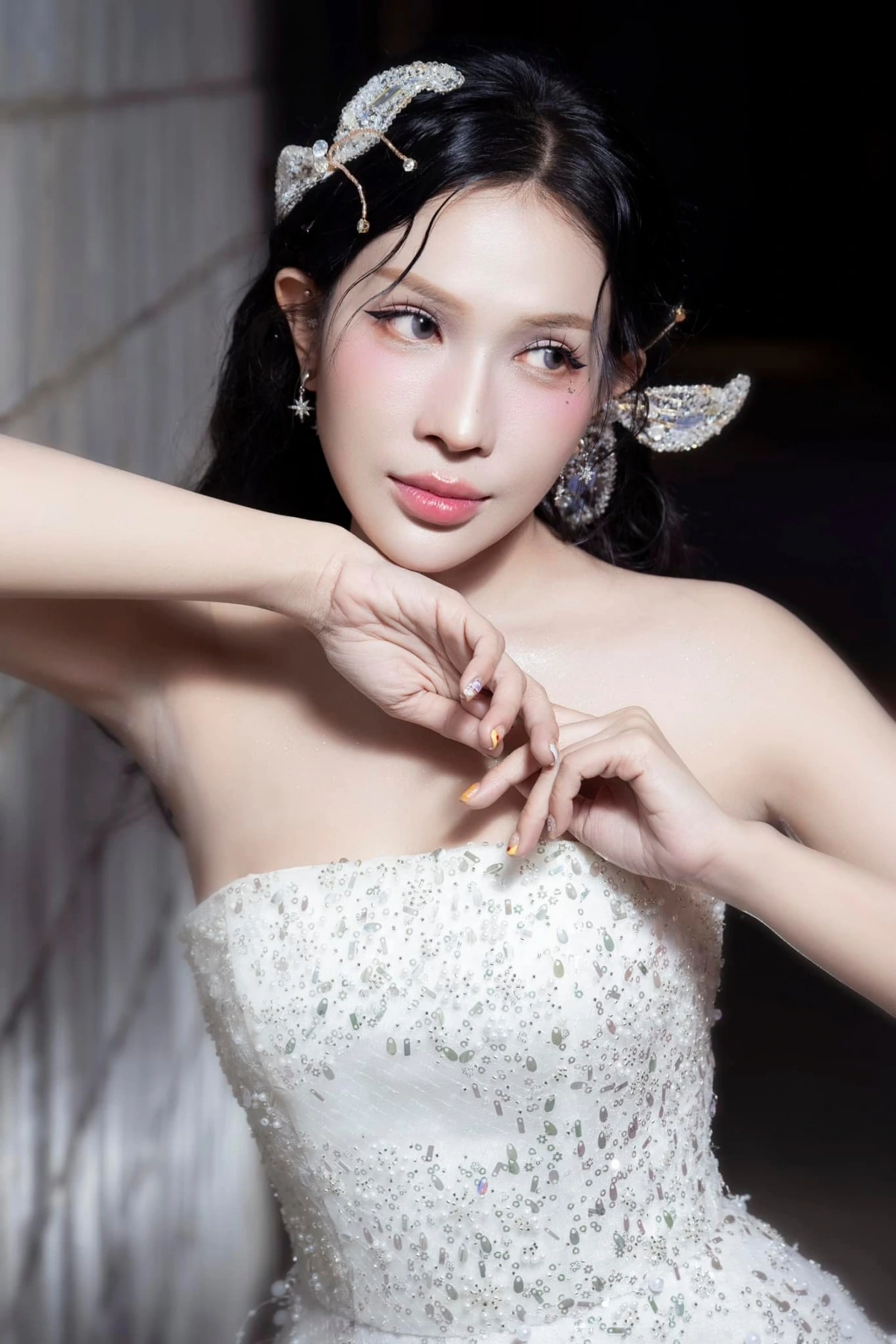 Khả Như đã tích lũy được khối tài sản đáng kể sau nhiều năm hoạt động nghệ thuật và kinh doanh. Ngoài vai trò diễn viên, Khả Như còn tham gia sản xuất phim và kinh doanh, sở hữu một công ty đầu tư và một công ty sản xuất riêng.