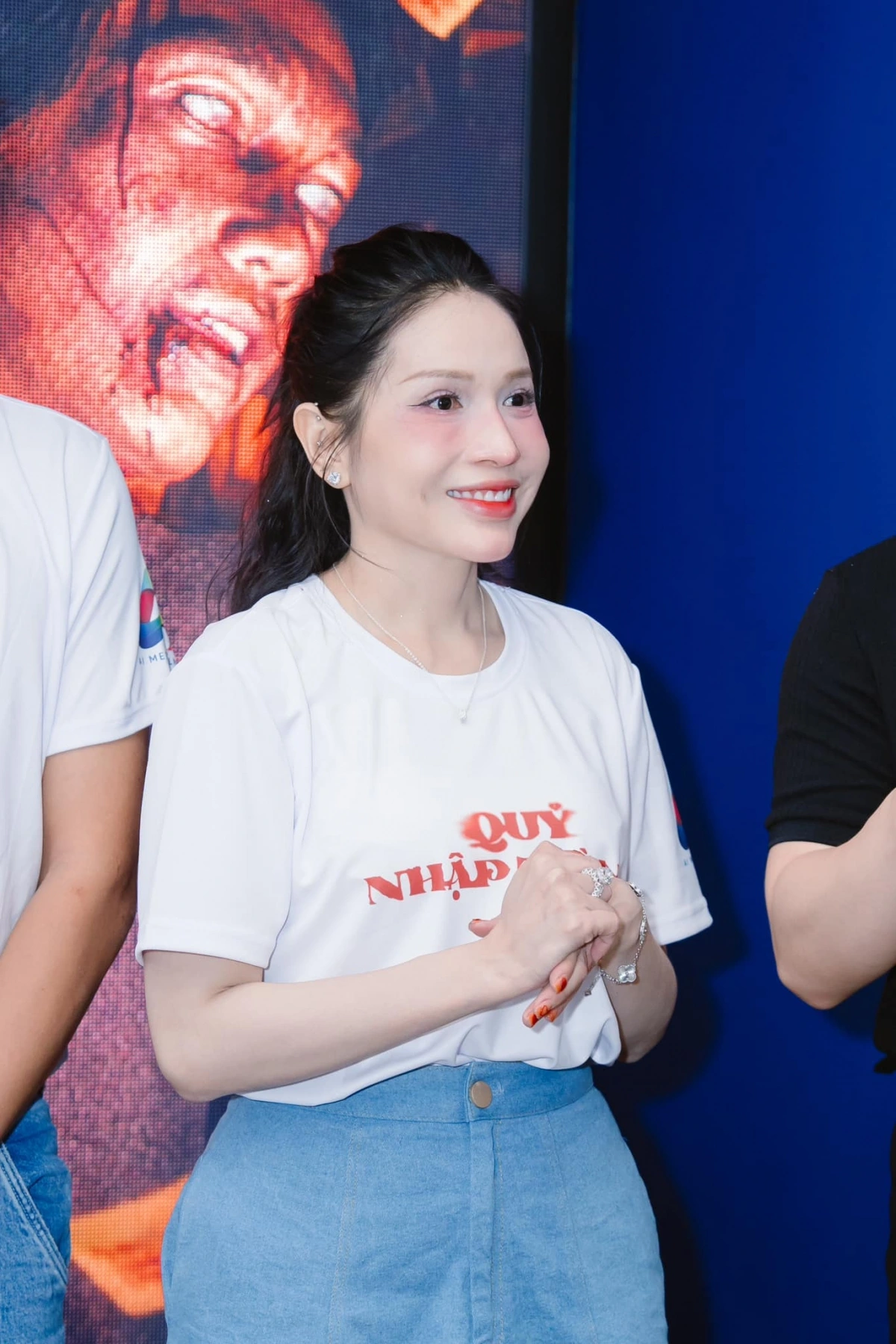 Khả Như sinh năm 1987, xuất thân là diễn viên kịch. Cô được biết đến qua các bộ phim điện ảnh, truyền hình như "Mẹ ác ma, cha thiên sứ", "Cua lại vợ bầu", "Nắng 3: Lời hứa của cha" và "Nhà bà Nữ". Ngoài ra, cô còn tham gia nhiều chương trình truyền hình và gameshow, ghi dấu ấn với sự duyên dáng và hài hước. Khả Như có hai lần đóng phim kinh dị là "Chuyện ma gần nhà" (2022) và mới đây nhất là "Quỷ nhập tràng". 