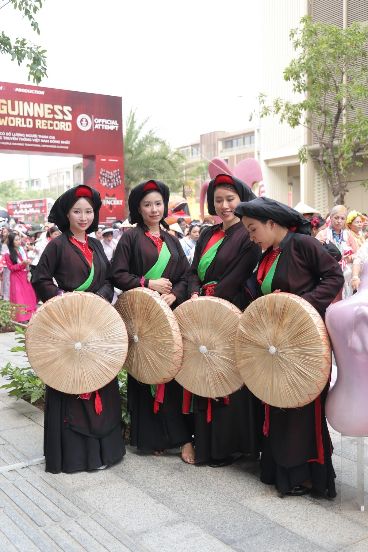 Trong thời đại hiện đại hóa và toàn cầu hóa, khi những giá trị truyền thống có nguy cơ bị mai một, concert “Anh trai vượt ngàn chông gai” đã cho thấy một hướng đi mới: Tôn vinh di sản văn hóa bằng chính ngôn ngữ trẻ trung, đại chúng và đầy cảm xúc của âm nhạc – kết nối quá khứ, hiện tại và tương lai.
