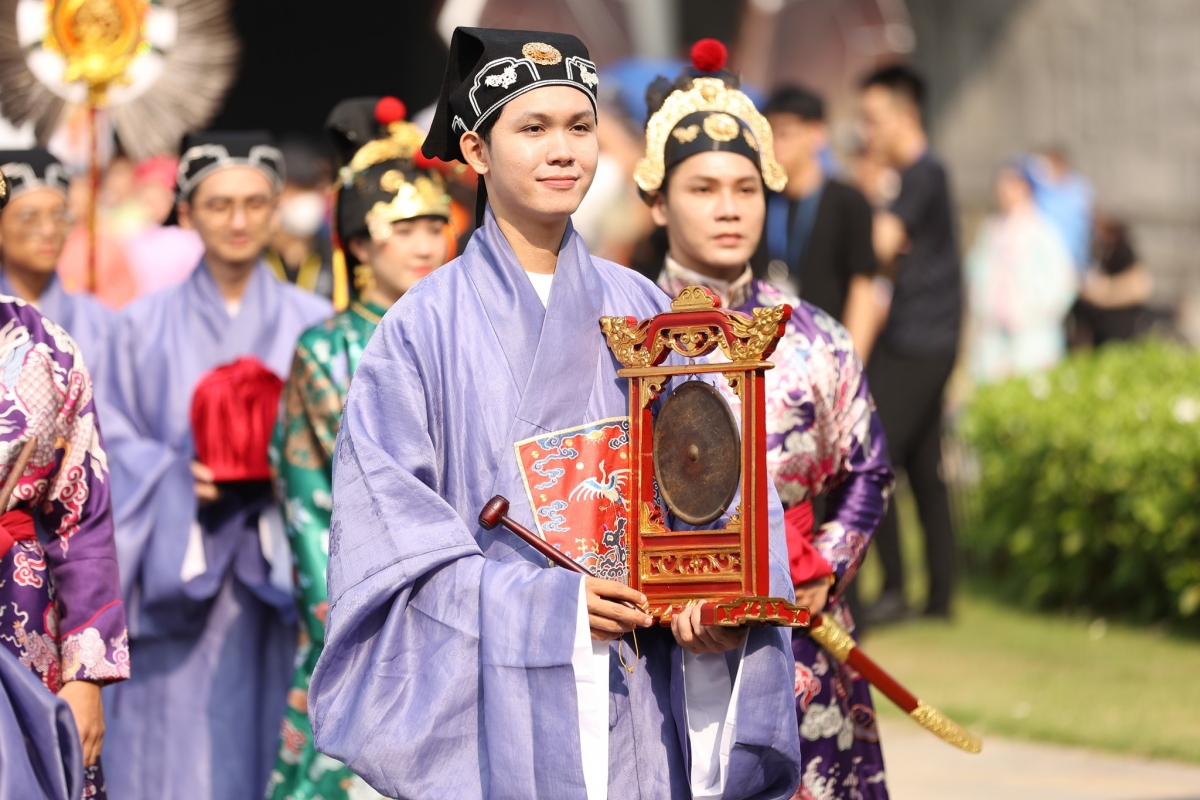 Ban tổ chức đã chuẩn bị kỹ lưỡng, đảm bảo hỗ trợ tối đa cho những khán giả khuyết tật và người cao tuổi, giúp họ hòa mình trọn vẹn vào sự kiện.