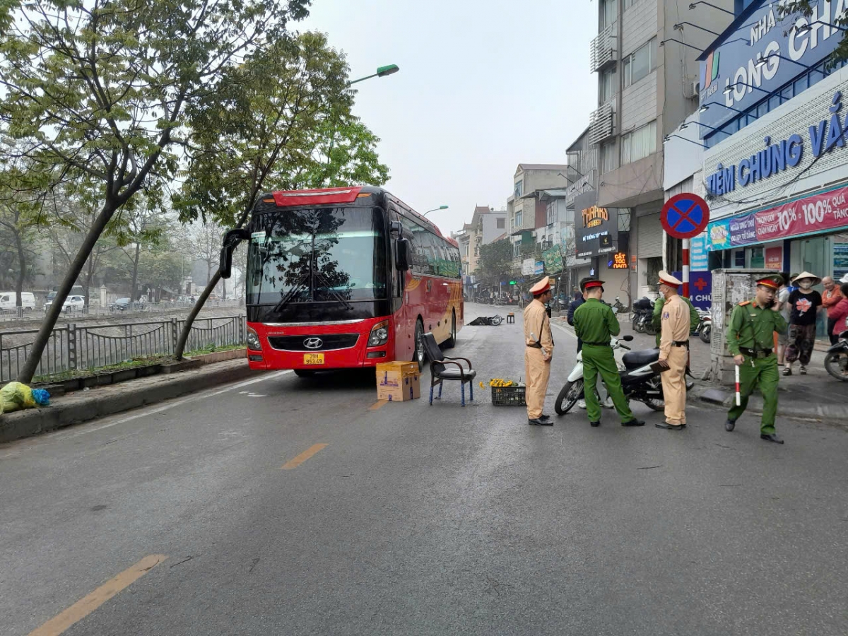 Lực lượng chức năng phong tỏa hiện trường