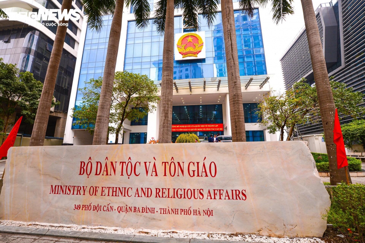 Bộ Dân tộc và Tôn giáo do ông Đào Ngọc Dung làm Bộ trưởng. Bộ Dân tộc và Tôn giáo có 13 đầu mối, giảm 3 đầu mối so với trước đây; có 320 biên chế công chức, 765 biên chế viên chức. 