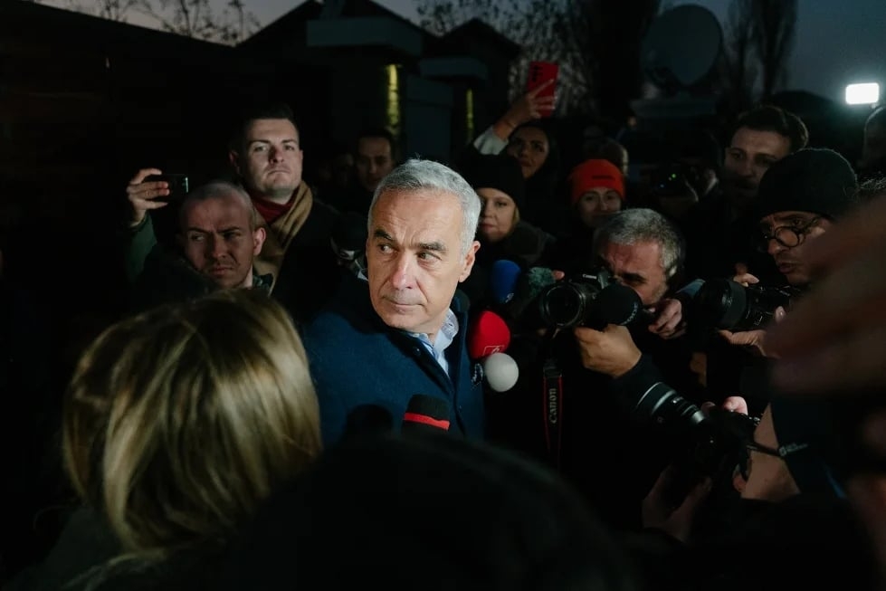 Ứng cử viên tổng thống Romania Calin Georgescu phát biểu với giới truyền thông. Ảnh: Getty