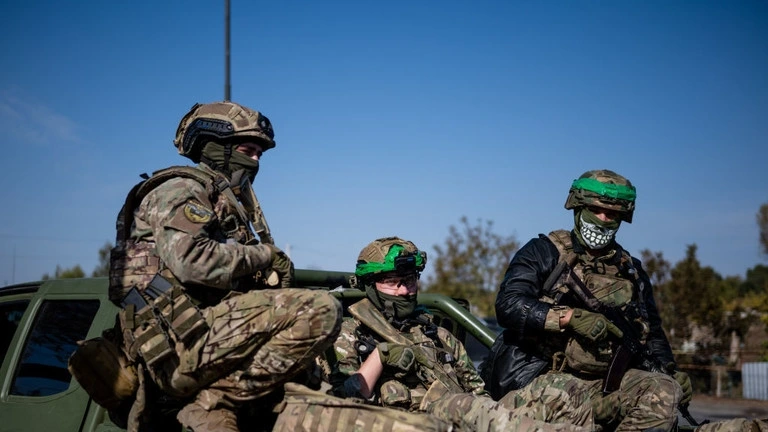 Quân đội Ukraine chật vật đối phó Nga. Ảnh: Getty