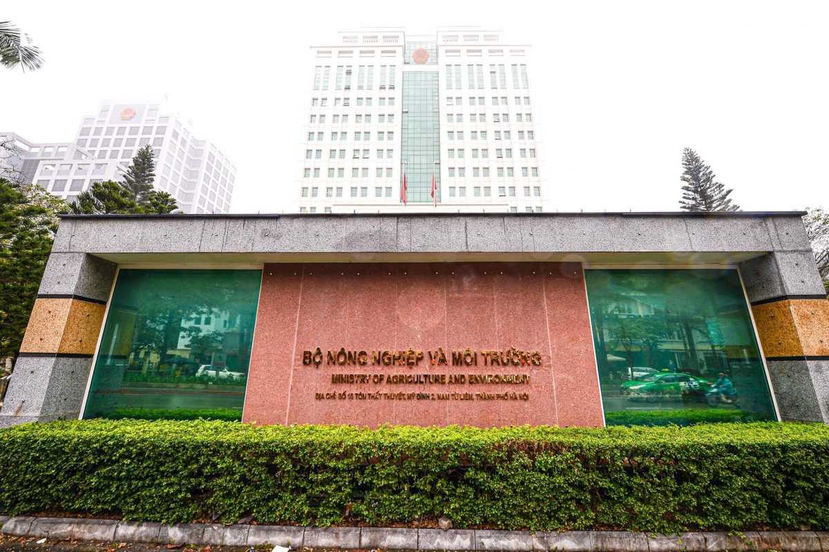 Biển tên "Bộ Tài nguyên và Môi trường" trước đây đã được đổi thành "Bộ Nông nghiệp và Môi trường".