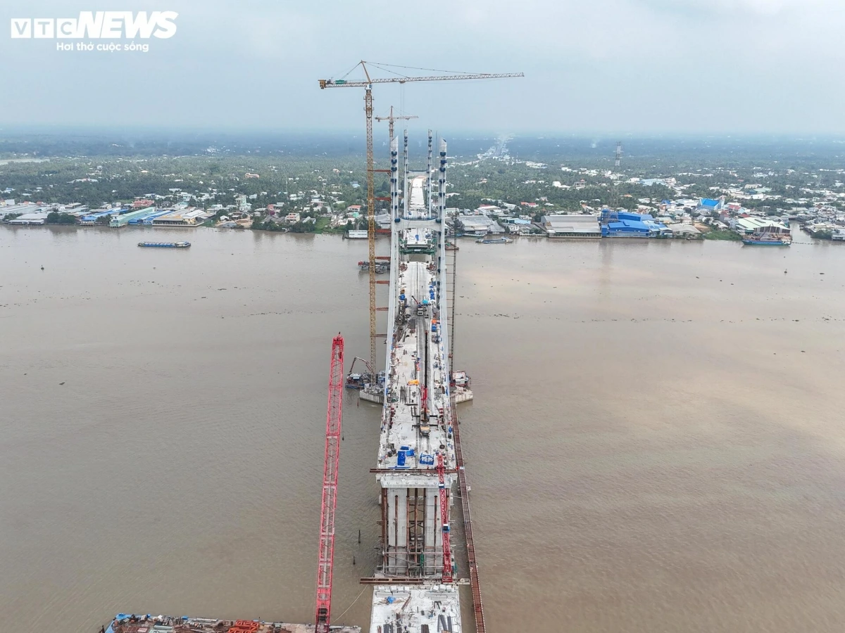 Dự kiến ngày 30/4, cầu chính dây văng sẽ được hợp long. Đến ngày 30/6, toàn bộ 5/5 cây cầu trên tuyến sẽ hoàn thành, cùng với phần đường dẫn cơ bản hoàn thiện. Toàn bộ dự án sẽ hoàn thành đúng dịp Quốc khánh 2/9.