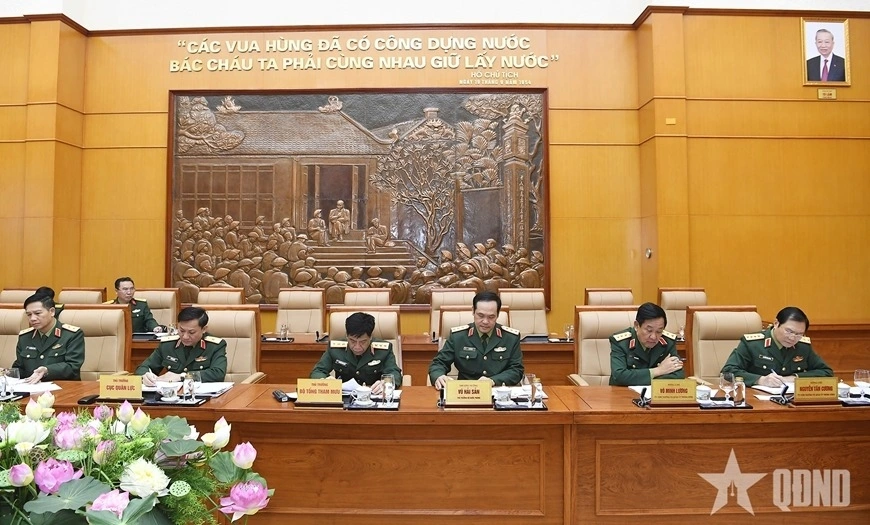 Đại tướng Nguyễn Tân Cương (ngoài cùng, bên phải) và các đại biểu dự hội nghị. Ảnh: TUẤN HUY