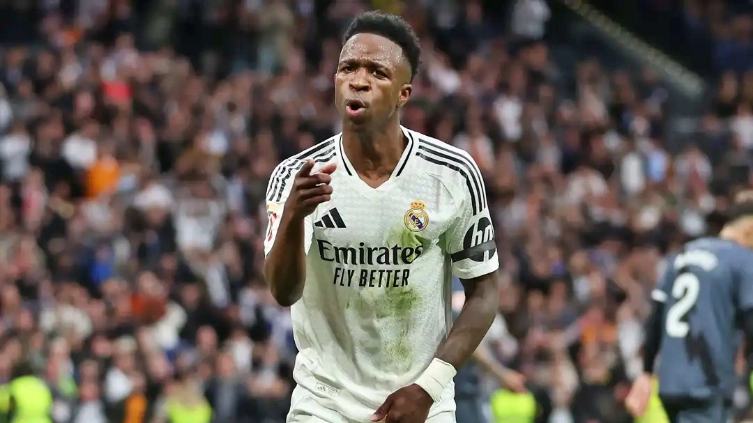 9. Vinicius Jr (Real Madrid) : Mùa giải 2024-25: 19 bàn thắng, 13 kiến tạo. Vô địch Siêu cúp châu Âu &amp; Cúp Liên lục địa.