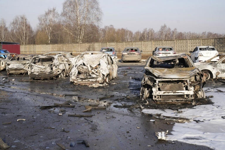 Hình ảnh một bãi đậu xe ở phía Nam Moscow sau cuộc tấn công bằng máy bay không người lái của Ukraine. Ảnh: Telegram