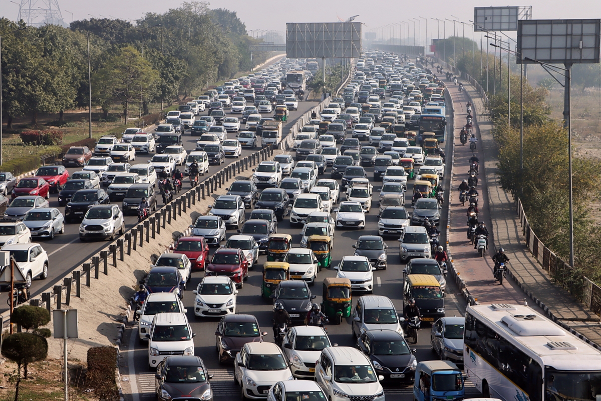 Lưu lượng xe quá lớn là một phần nguyên nhân gây ô nhiễm không khí ở Thủ đô New Delhi. Ảnh: ANI
