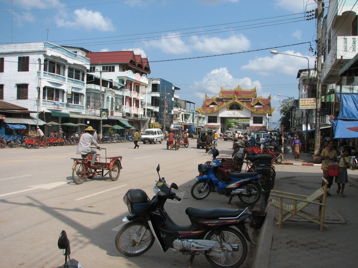 Đường phố Myawaddy. Ảnh: Wikipedia